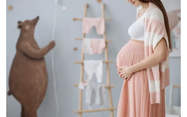 Крем-масло за корем против стрии за бременни: ежедневна грижа за комфорт и еластичност Крем-масло за корем против стрии за бременни: ежедневна грижа за комфорт и еластичност